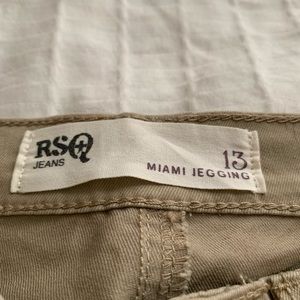 RSQ JEGGING KHAKIS SIZE 13